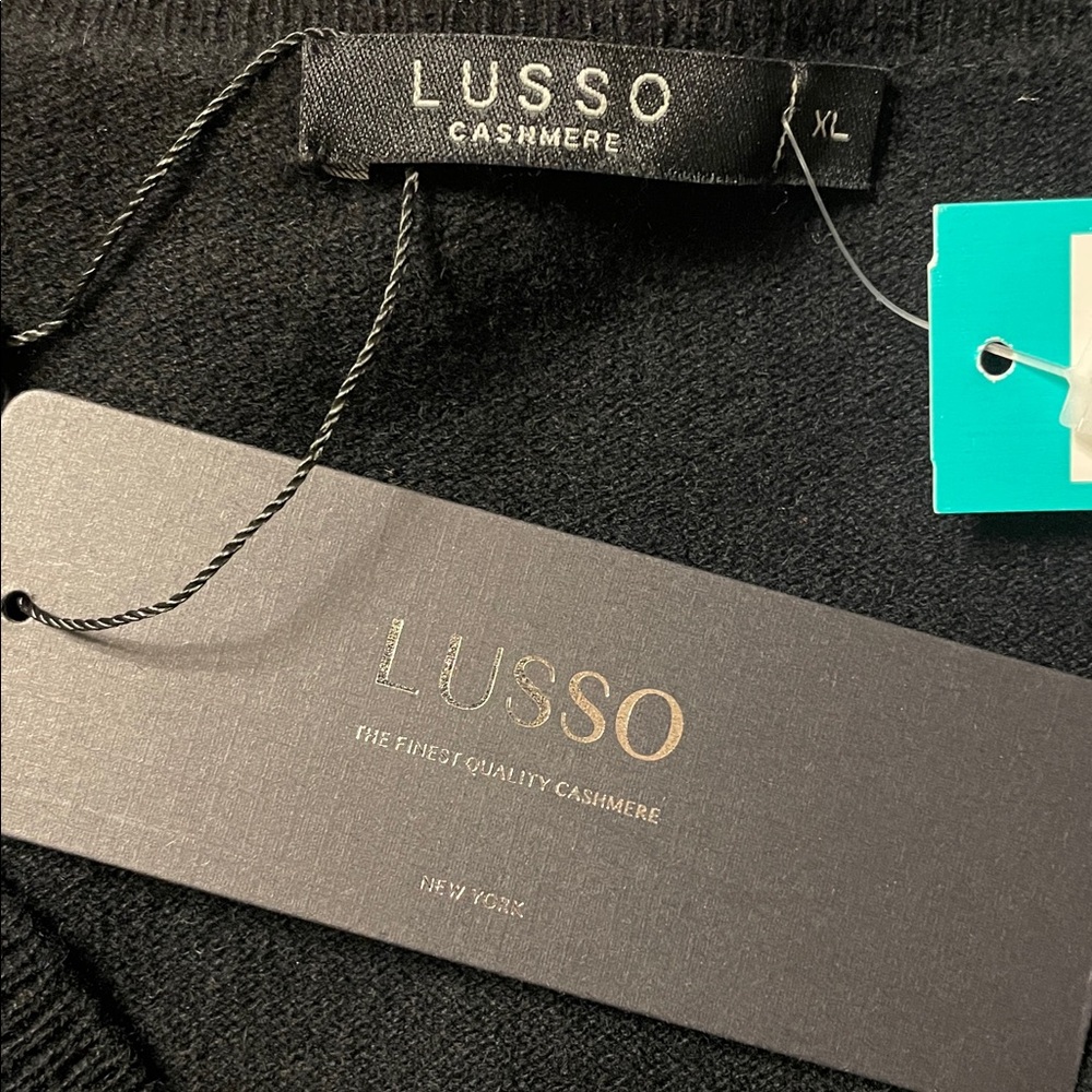 NWT Cashmere v-neck sweater - Picture 6 of 9
